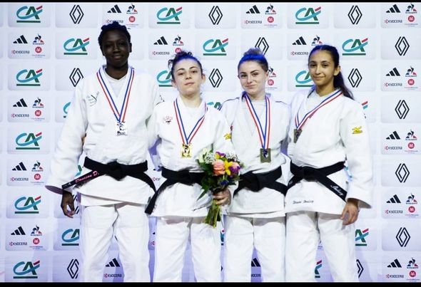 You are currently viewing Janvier 2024 – Exploit de Mathilde, cadette de -40kg, championne de France Junior en -44kg. La “Une” de “l’équipe” n’était pas loin.