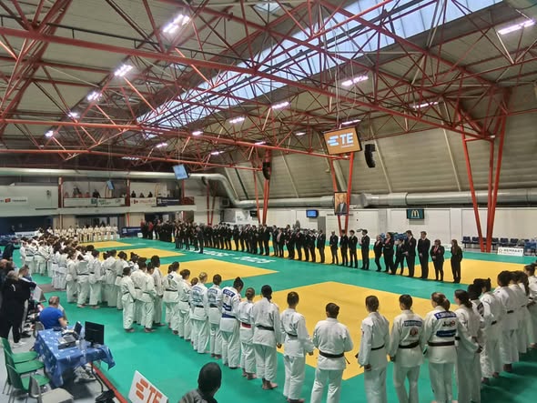 Lire la suite à propos de l’article Décembre 2025 – Nos minimes engrangent de l’expérience et des médailles dans ce tournoi de haut niveau à Toulouse